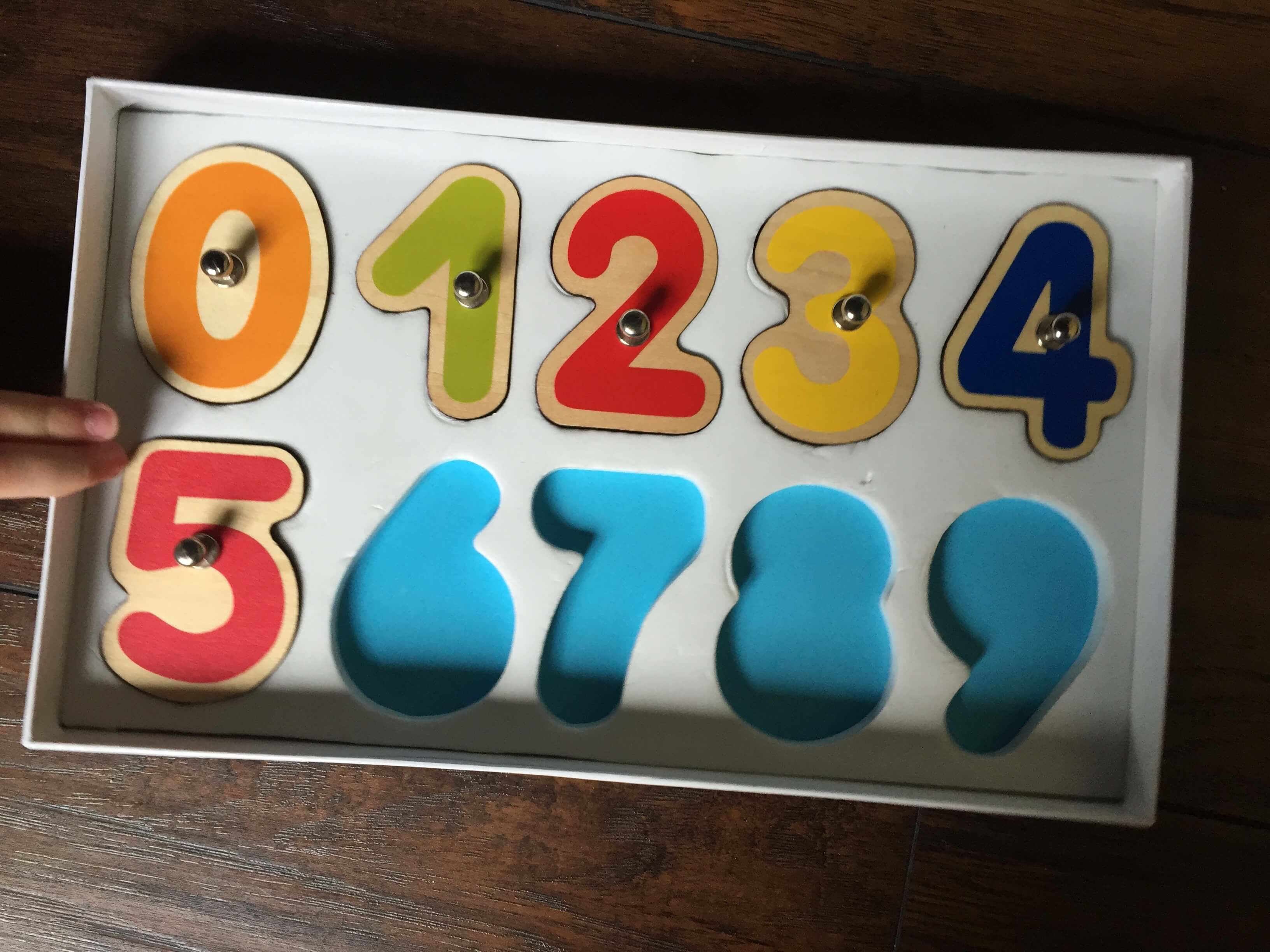 The connected toy “10 digits” : it interacts with your tablet